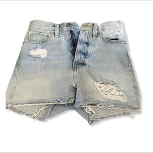 worn a few times urban outfitters jean shorts !!